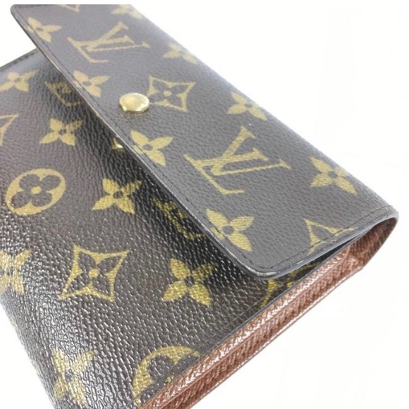 Authentic Louis Vuitton Monogram Canvas Wallet - Picture 5 of 7